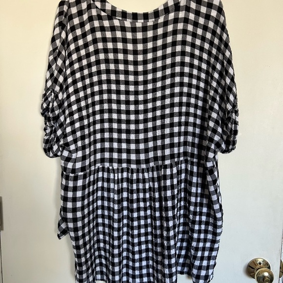 Jane and Delaney 2X black and white Buffalo check pop over tunic top - Picture 2 of 7